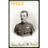 Eredeti fotó, vizitkártya, CDV, katona kitüntetéssel, I. világháború, 1910-es évek, Braun Menyhért műterme