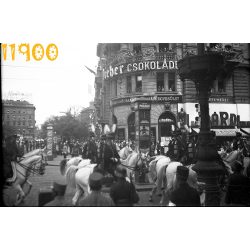   Budapest, Blaha Lujza tér, Rákóczi út, ünnepi felvonulás, DREHER csololádé reklám, temetés(?), város, utcakép, 1930-as évek, Eredeti fotó negatív! 
