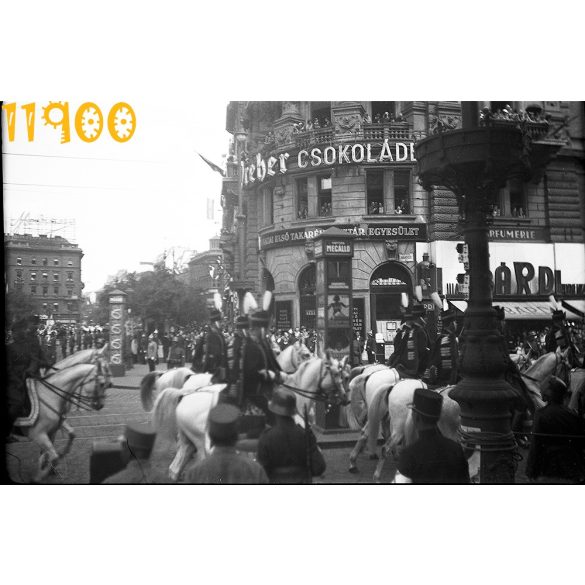 Budapest, Blaha Lujza tér, Rákóczi út, ünnepi felvonulás, DREHER csololádé reklám, temetés(?), város, utcakép, 1930-as évek, Eredeti fotó negatív! 