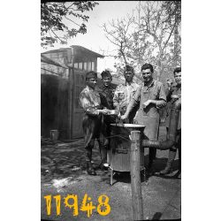   Eredeti fotó negatív! magyar katonák főznek, egyenruha, kondér, hadtáp, II. világháború 1940-es évek, 
