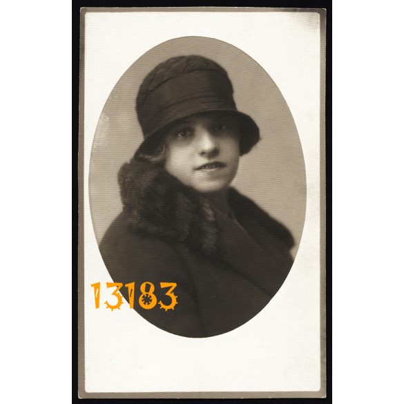 Pfeifer és Rasem műterem, elegáns hölgy divatos kalapban, portré, Budapest, 1930, 1930-as évek, Eredeti fotó, papírkép.  