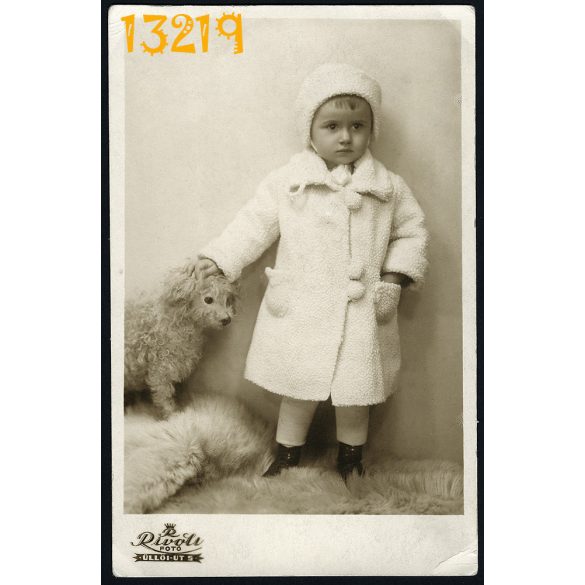 Rivoli műterem, Budapest, gyerek kutyával, télikabát, állat, 1932, 1930-as évek, Eredeti fotó, papírkép.   