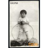 Barna műterem, kisfiú karikával, labdával, játék, 1910-es évek, Eredeti fotó, papírkép.  