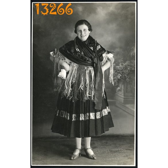 Lampel műterem, Orosháza, nő népviseletben, kendő, ünnep, 1930-as évek, Eredeti fotó, papírkép. 
