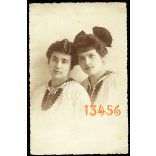 Rácz műterem, elegáns hölgyek masnival, portré, Budapest, 1917, 1910-es évek, Eredeti fotó, papírkép.  