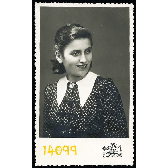 Rayki műterem, Orosháza, csinos fiatal hölgy portréja, modern kosztüm, divat,  1941, 1940-es évek, Eredeti fotó, papírkép.