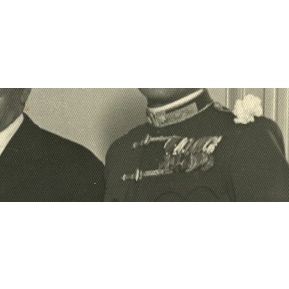 Nagyméretű fotó. Katona, egyenruha, Bessenyői Bessenyő Árpád és Bánsághy Klári esküvője, érdemrend, 2. világháború, 1942, Schaffer fotószalon, pecséttel jelzett fotográfia.  