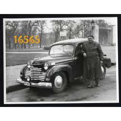   Opel Olympia, sofőr bőrkabátban, jármű, közlekedés, Budapest, szocializmus, 1950-es évek, Eredeti fotó, papírkép.  