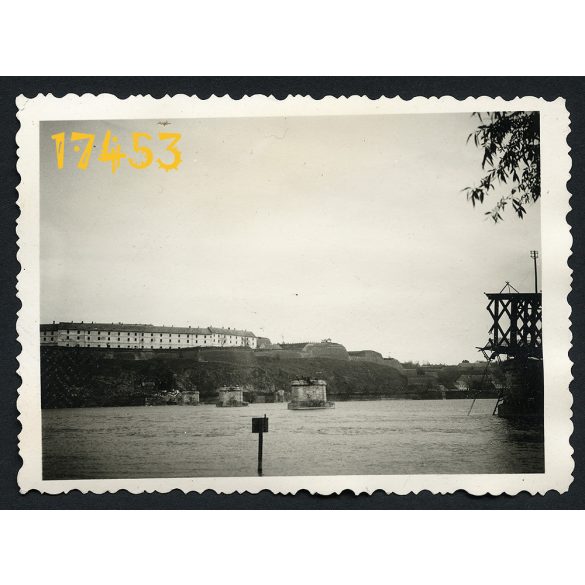 Pétervárad, Újvidék, felrobbantott Duna híd, 2. világháború, Vajdaság, 1940-es évek, Eredeti fotó, papírkép.   