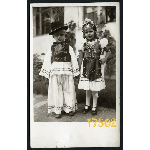 Tolna, gyerekek nemzeti- népviseletben, árvalányhaj, ünneplő 1930-as évek, Eredeti fotó, papírkép.  