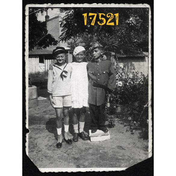 Kisfiú katonai egyenruhában, matrózblúz, motoros szemüveg, vicces  1935, Eredeti fotó, papírkép.  