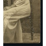 Illiás Anna műterem Orosháza, elegáns hölgyek virággal, 1910-es évek, Magyarország, divat, Eredeti fotó, papírkép. 