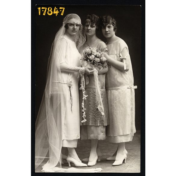 Brenner műterem, Szeged, esküvő, menyasszony, elegáns lányok virággal, 1920-as évek,  Eredeti fotó, papírkép. 