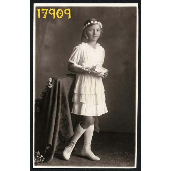 Blahos műterem, Budapest, elsőáldozó lány ünneplő ruhában, vallás, egyház, 1920-as évek, Eredeti fotó, papírkép.   