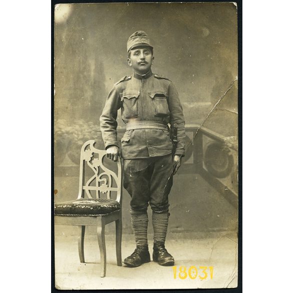 Urai műterem, Arad, Erdély, K.u.K. katona egyenruhában, bajonettel, 1. világháború, 1910-es évek, Eredeti fotó, papírkép.  
