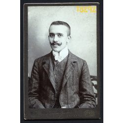   Kemény műterem, Kassa,  elegáns fiú bajusszal, csokornyakkendő, portré, Felvidék, 1900-as évek, Eredeti kabinet fotó.   