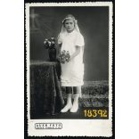 Auer műterem, Szeged, elsőáldozó lány virágokkal, különös háttér, vallás, egyház, Magyarország, 1930-as évek, Eredeti fotó, papírkép.   