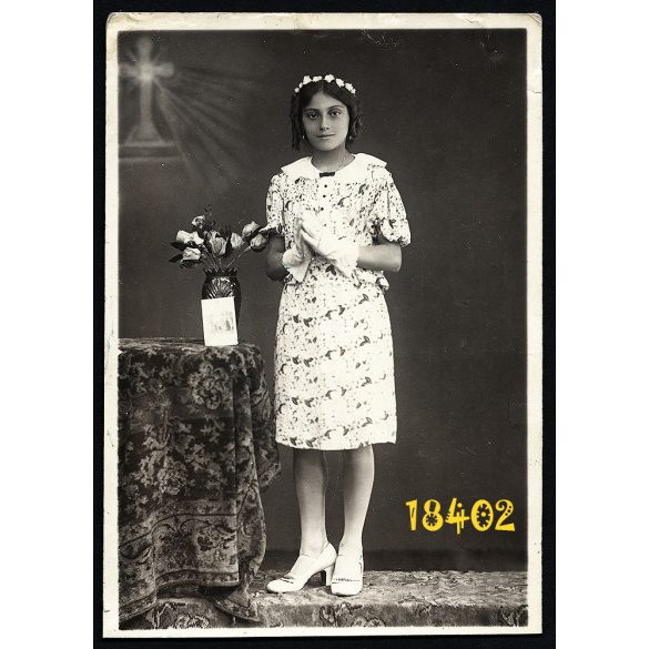 Bangó Margit bérmálkozási fotója, Szeged, különös háttér, vallás, egyház, 1942, 1940-es évek, Eredeti fotó, papírkép. 