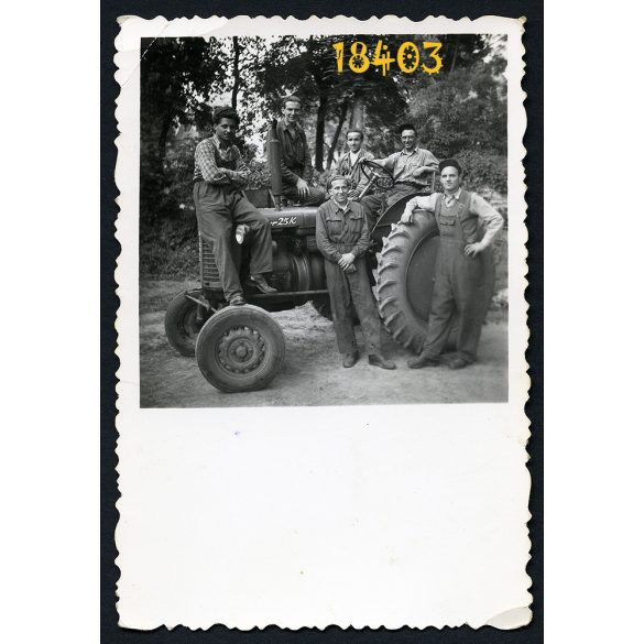 Ádánd, munkások Zetor traktoron, mezőgazdaság, gép, 1957, 1950-es évek, Eredeti fotó, papírkép. 