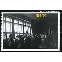   Cserkészek egyenruhában, zászlóval, 1940-es évek, Eredeti fotó, papírkép. 