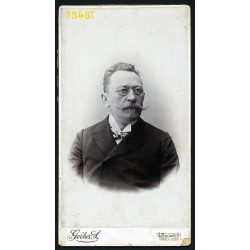   Gerber műterem, Budapest, elegáns úr portréja, bajusz, cvikker, 1900-as évek, Eredeti nagyméretű kabinet fotó.  