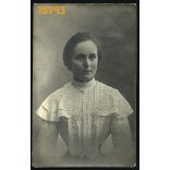 Ruzicska műterem, Debrecen, karcsú hölgy fotó-lapja Nádudvarról Földesre címezve, 1910, 1910-es évek, Eredeti fotó, papírkép. 