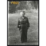 Munkásőr hölgy egyenruhában, pisztollyal, 1960-as évek, Eredeti fotó, papírkép. 