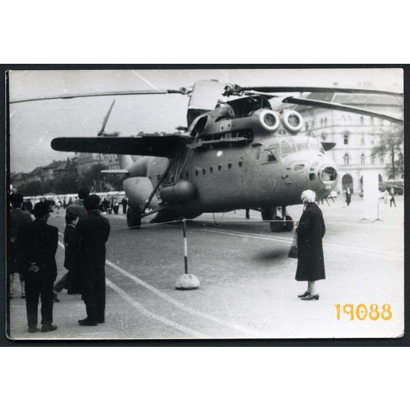 Mi 6 helikopter Budapesten, a Felvonulási téren, jármű, közlekedés, különös, 1960-as évek, Eredeti fotó, papírkép. 