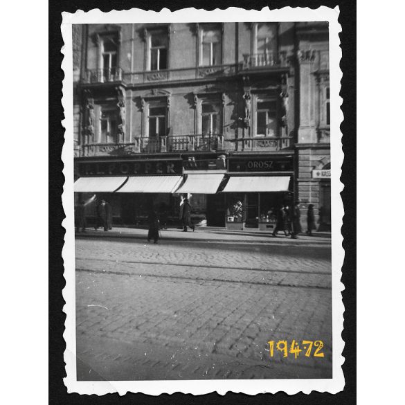 Kassa, Felvidék, Fő utca 75, kirakatok, utcakép, városkép, 1940-es évek, Eredeti fotó, papírkép. 