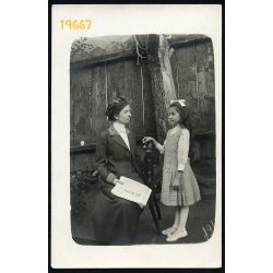   Anya lányával, 'Az Ujság' napilap, sajtótörténet, média, Magyarország,  1910-es évek, Eredeti fotó, papírkép.  