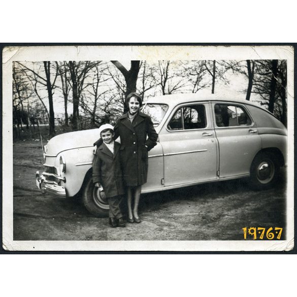 Gyerekek Pobeda GAZ M20 gépkocsival, autó, jármű, közlekedés, Magyarország, 1950-es évek, Eredeti fotó, papírkép.  