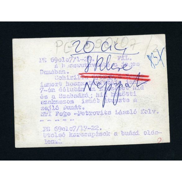 Schirilla György a jeges Dunában, sport, Budapest, Petrovits-MTI fotó, sarkán törésnyom, 1960-es évek, Eredeti fotó, papírkép.  