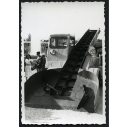   Budapesti Ipari Vásár, szovjet hó takarító gép, speciális jármű, közlekedés,  1958, 1950-es évek, szocializmus, Eredeti fotó, papírkép.   