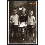 Gasché műterem, testvérek játékokkal, karika, labda, masni, Budapest, 1920-as évek, Eredeti fotó, papírkép.  