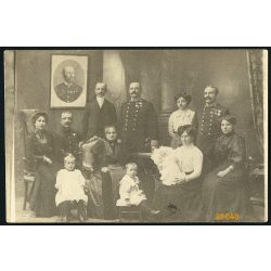   Családi kép katonatisztekkel. Egyenruha, érdemrend, 1909, Magyarország, 1900-as évek, Eredeti fotó, papírkép.  