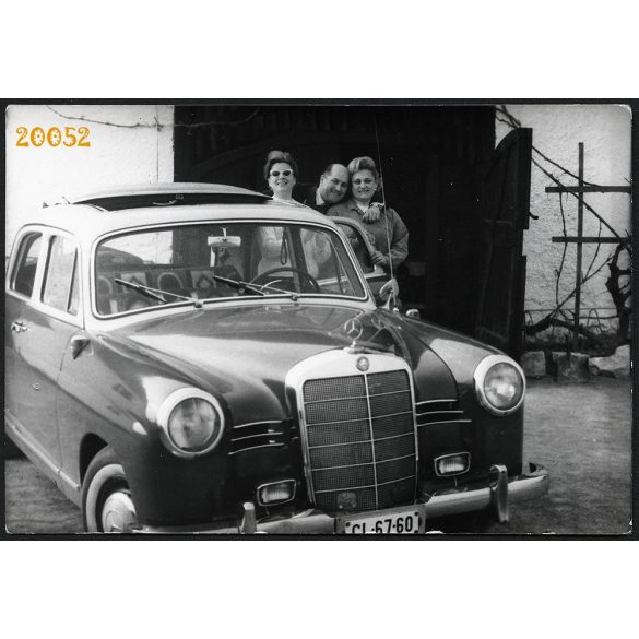 Mercedes Ponton gépkocsi magyar rendszámmal, autó, jármű, közlekedés, 1960-as évek, Eredeti fotó, papírkép. 