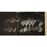 Katona huszártiszti egyenruhában, kitüntetésekkel, 1910-es évek, Eredeti kartonra kasírozott fotó, papírkép.  