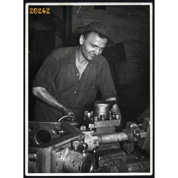 Gyarmati László esztergályos, munkás, gyár, toronyrevolver pad, 1960-as évek, Eredeti fotó, papírkép.  