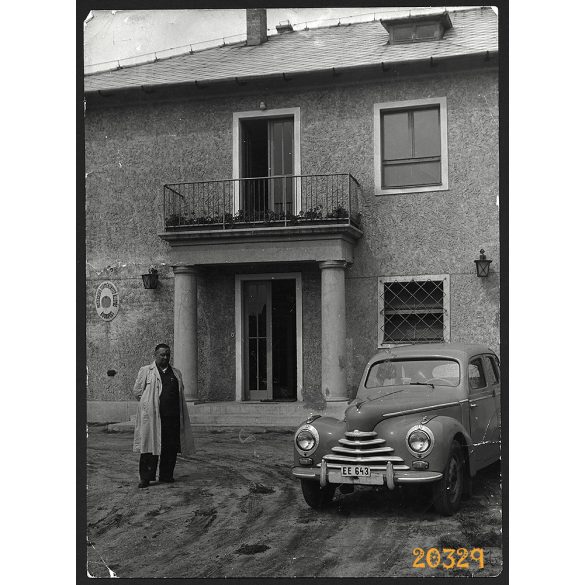 Skoda Tudor, Mesterséges Termékenyítő Állomás, Budapest, jármű közlekedés, 1950-es évek. Eredeti nagyobb méretű fotó, papírkép, sarkain gyűrődések.  