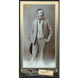 Vértes műterem Nagykanizsa, elegáns úr sétapálcával, pepita mellényben, óralánccal, portré, 1890-es évek, Eredeti kabinet fotó. 