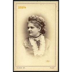   Klösz műterem, Pest, elegáns hölgy nyaklánccal, különös hajviselet, portré, 1860-as évek, Eredeti CDV, vizitkártya fotó.   