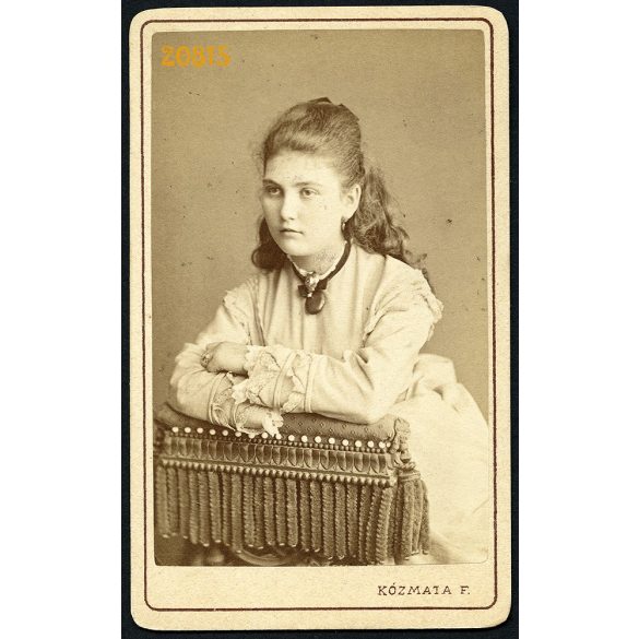 Kózmata műterem, Pest, elegáns hölgy nyaklánccal, portré, 1860-as évek, Eredeti CDV, vizitkártya fotó.   