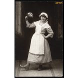 Auer műterem, Szeged, szolgáló virágokkal, kötényben, Szendrői Anna, 1930-as évek, Eredeti fotó, papírkép.  