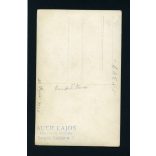 Auer műterem, Szeged, szolgáló virágokkal, kötényben, Szendrői Anna, 1930-as évek, Eredeti fotó, papírkép.  