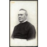 Erdélyi Mór műterme, egyházi méltóság cvikkerrel, Budapest, portré, 1890-es évek, Eredeti, nagyobb méretű kabinet fotó, alja vágott.  