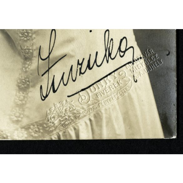 Dunky fivérek műterem, Kolozsvár, Erdély, elegáns hölgy portréja, festett háttér, 1910, 1910-es évek, Eredeti fotó, papírkép. 