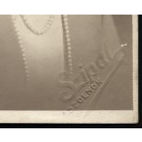 Szipál műterem, Szolnok, elegáns hölgy portréja, gyöngysorral, 1920-as évek, Eredeti fotó, papírkép.  