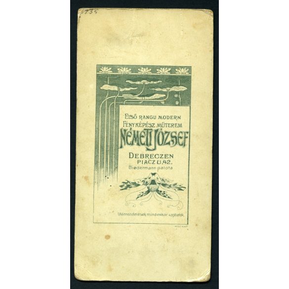 Németi műterem, Debrecen, katona, tüzérségi tiszt egyenruhában, különös sapkában, karddal, portré, 1900-as évek, Eredeti kabinet fotó.   