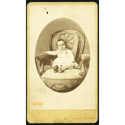   Gondy és Egey műterem, Debrecen, kislány fotelban, portré, 1860-as évek, Eredeti CDV, vizitkártya fotó.   