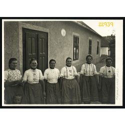   Nógrád, falu, lányok népviseletben, 1938, 1930-as évek, Eredeti fotó, papírkép.  